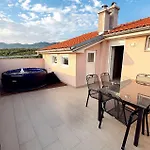 3 Bedroom Cozy In Crikvenica