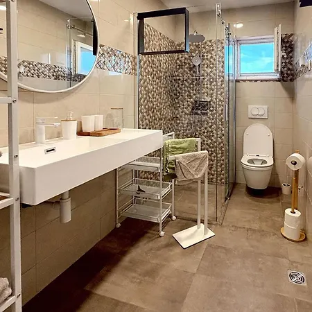 Апартаменты Cozy In With Wifi *