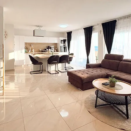 3 Bedroom Cozy In Crikvenica